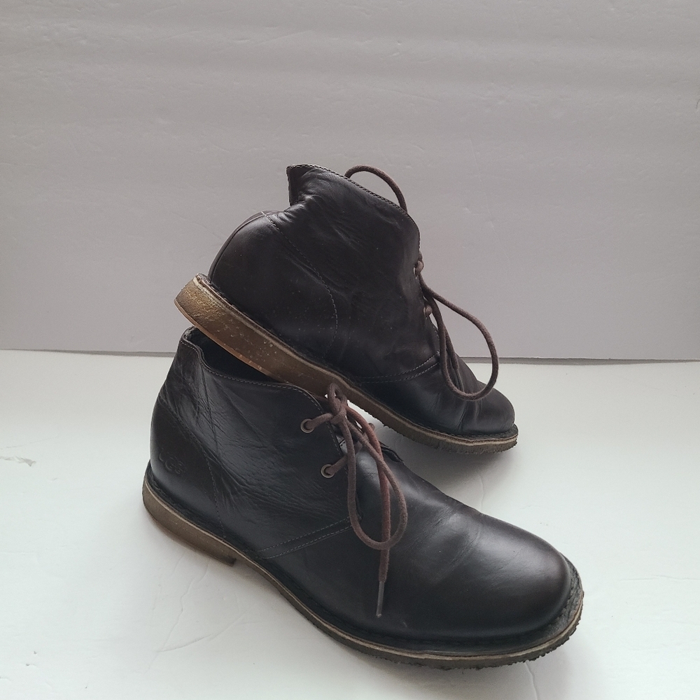 UGG AUSTRALIA men's Chukka boots sz.11 leather brown